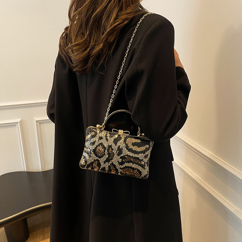 Cross-border retro women's bag 2025 New style clutch bag, women's embroidered sequined leopard print evening bag, chain crossbody bag details Picture