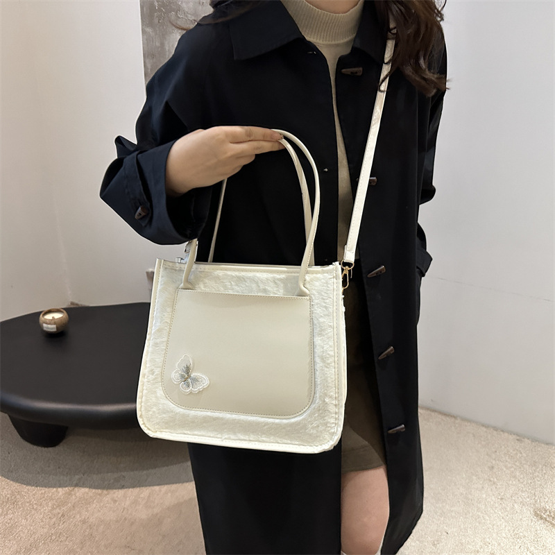 Autumn and winter niche design bags for women 2024 New plush patchwork bags, crossbody bucket bags, and commuter furry bags details Picture