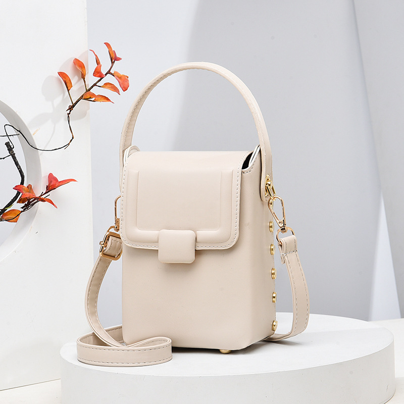 The 2023 new style of printed mobile phone bag is fashionable, simple and elegant. It is a single-shoulder crossbody women's bag that is unique and stylish, a one-piece replacement Specification drawing