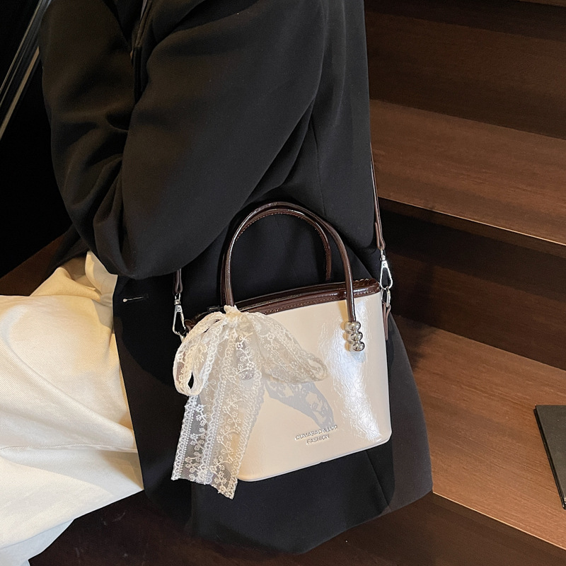Simple and fashionable hand-held bucket bag for women 2025, new retro texture single-shoulder bag, trendy solid color crossbody bag details Picture