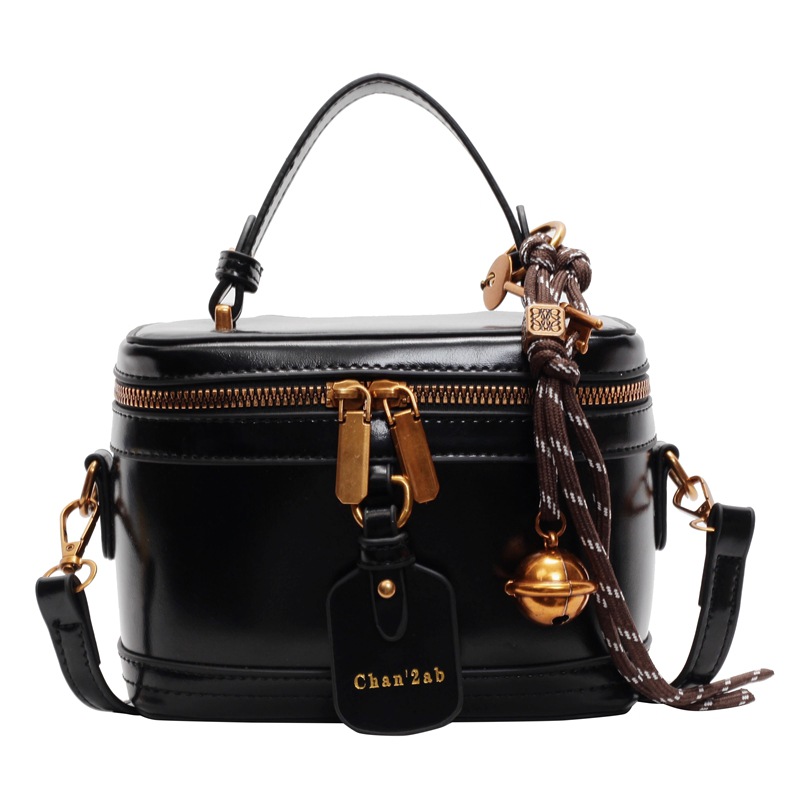This year, the 2024 new stylish hand-held box bag for women with small bags is in vogue. It features a high-end retro texture and a stylish crossbody bag Item Picture