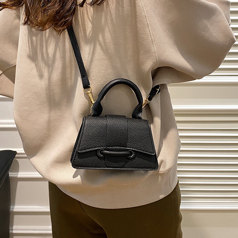 Solid color simple and elegant handbag, 2024 winter new ins single-shoulder crossbody bag, lychee pattern Korean-style small square bag Specification drawing