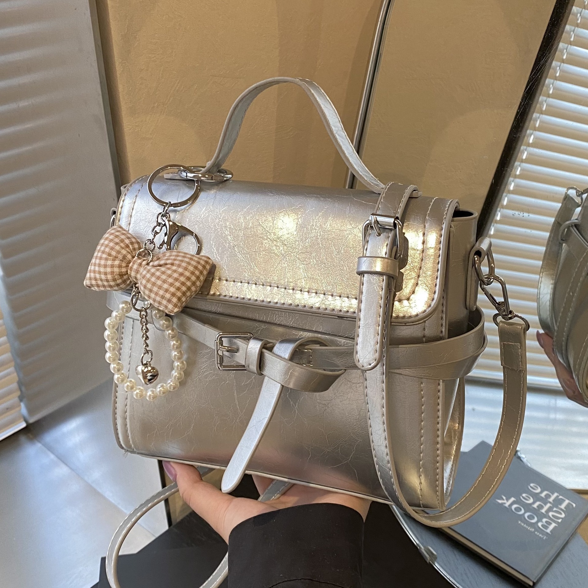 Women's handbag 2025 New style, trendy spring, high-end commuting, fashionable and casual small square bag, single-shoulder crossbody bag full figure