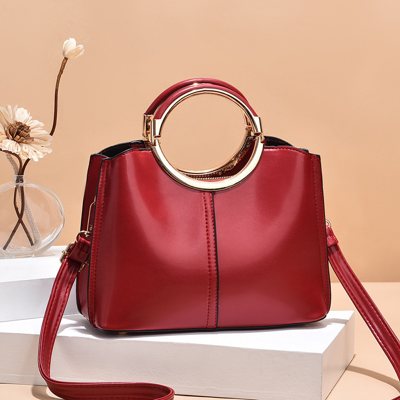 The new round handbag is a Korean version of a fashionable women's single-shoulder crossbody bag. It is simple, large-capacity and multi-layered for women Application Scenario