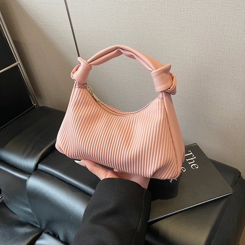 This is a new, simple, casual and versatile single-shoulder bag for women in 2025. It exudes a sense of sophistication and is a niche trend for women details Picture