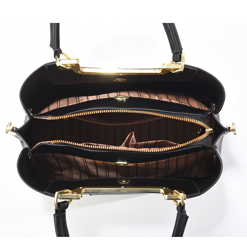 Wedding red bag 2024 New style fashionable hand-held large bag, Korean version large capacity single-shoulder crossbody bag, middle-aged mom bag Application Scenario
