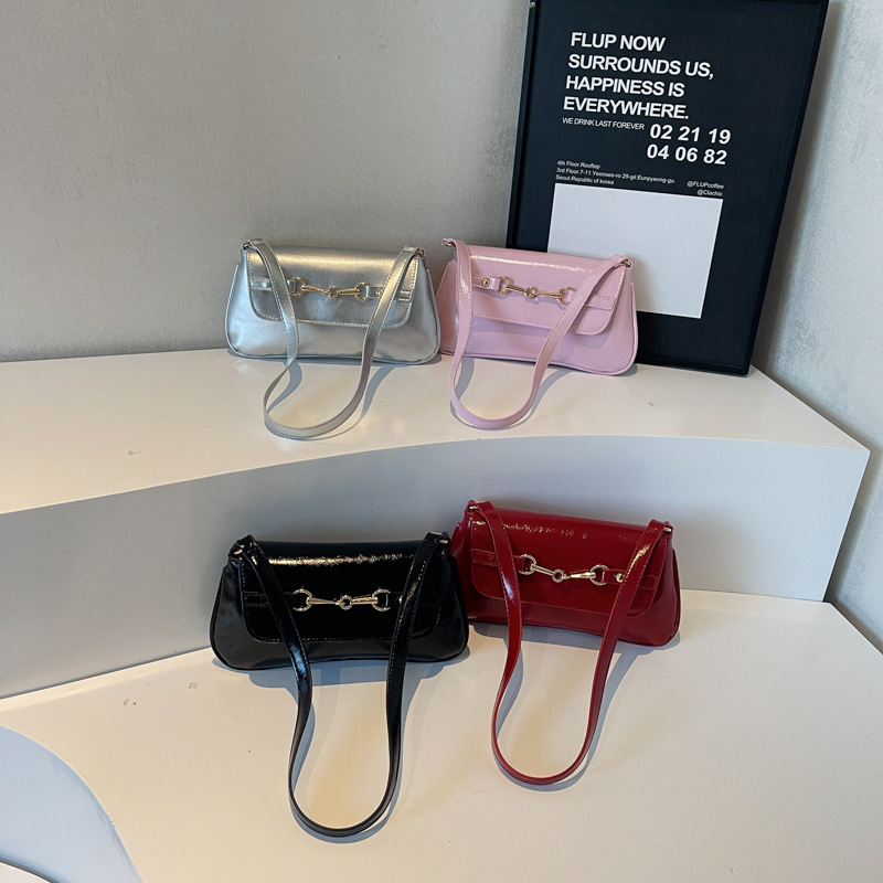 Fashionable and simple commuter crossbody bag, single-shoulder bag, versatile baguette bag for women, cross-border trend for women Application Scenario