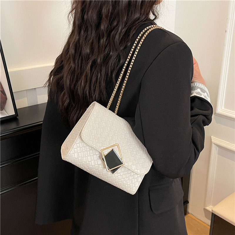 Cross-border Women's embossed small square bag 2025 Spring Korean Edition New square single-shoulder crossbody small square bag details Picture