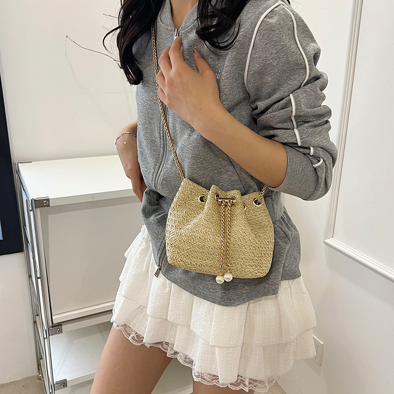 Summer beauty bucket bag 2025 New style, fashionable drawstring chain, versatile and trendy single-shoulder crossbody bag, beach bag for women details Picture