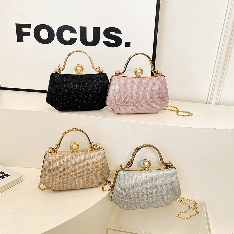 Cross-border European and American fashion dinner chain crossbody bag, high-quality women's bag, shiny single-shoulder crossbody bag, cross-border trend Application Scenario