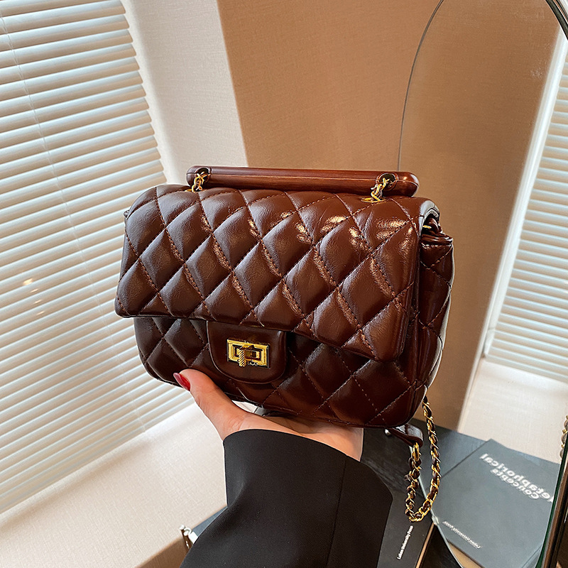 Large-capacity women's 2024 new stylish diamond-shaped chain crossbody bag, retro and versatile single-shoulder tote wandering bag details Picture