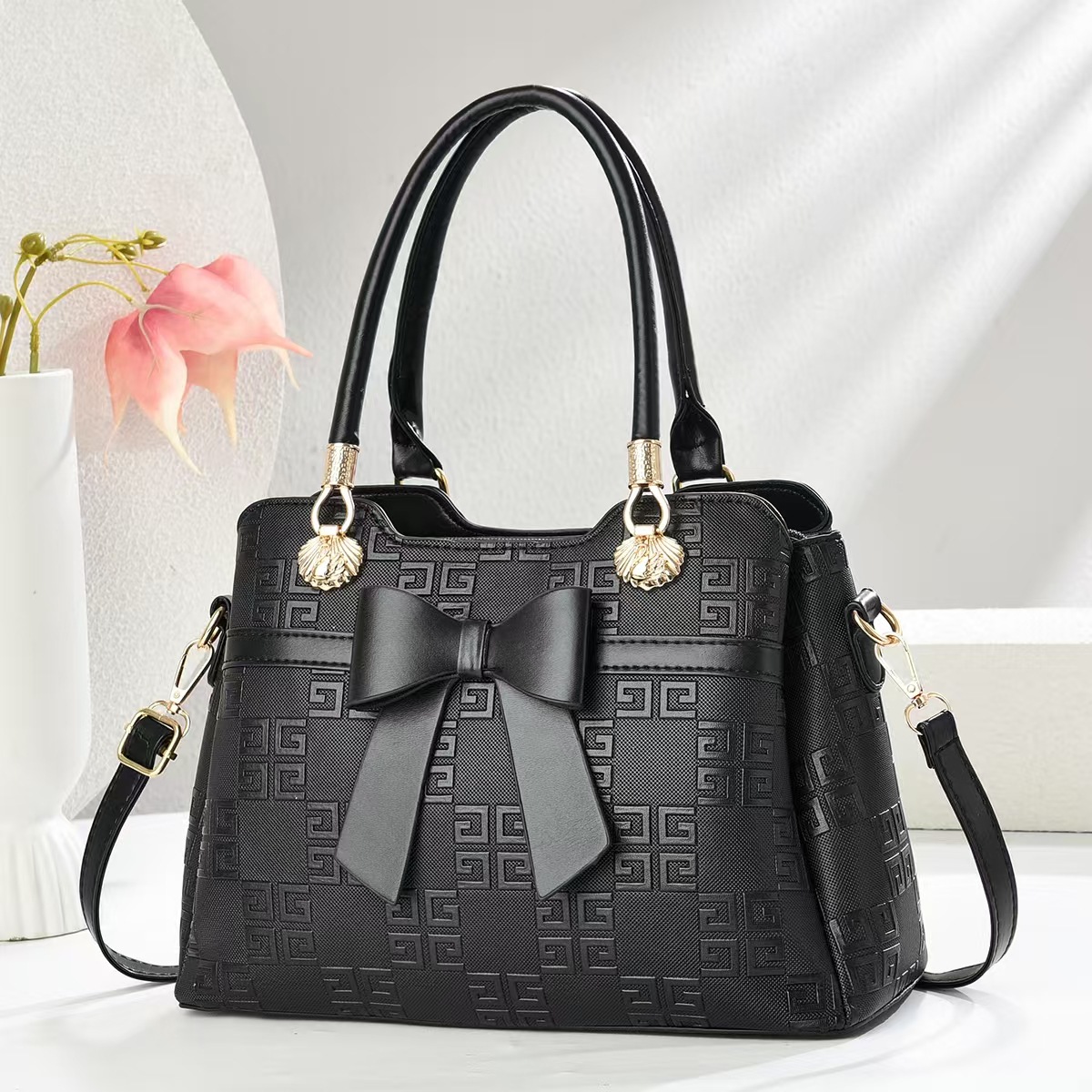 A stylish summer handbag from a grand lady manufacturer, a versatile mom's bag, 2025 new foreign trade style, bow, single-shoulder for ladies full figure
