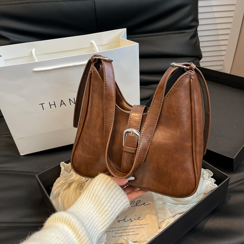 The 2024 new large-capacity underarm bucket bag is a versatile and high-end retro single-shoulder crossbody bag for women full figure