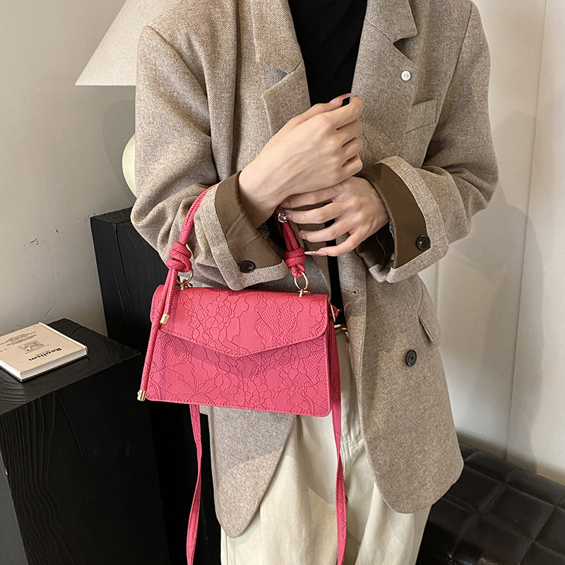 This year, the 2024 new stylish and versatile crossbody bag for women is a fashionable and high-quality single-shoulder handbag on Instagram details Picture