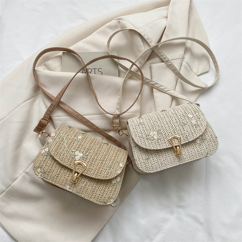 Spring and Summer straw woven bag for women 2024 New style, fresh and delicate lace flower woven saddle bag, versatile single-shoulder crossbody bag Application Scenario