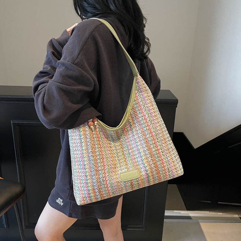 A seaside resort-style casual beach straw woven single-shoulder bag for women's 2025 summer fashion new large-capacity woven tote bag full figure