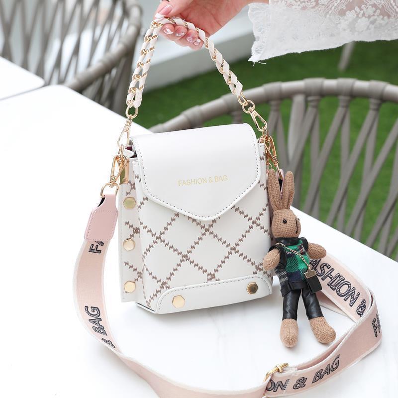 The 2022 new summer mini chain crossbody bag for packaging mobile phones in Xiaoba Women's Summer details Picture