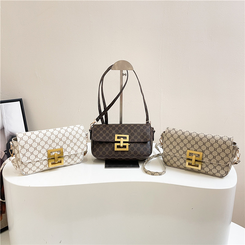 The 2025 new Chanel-style diamond-patterned fashionable, versatile and high-end small crossbody fashionable single-shoulder women's bag Application Scenario
