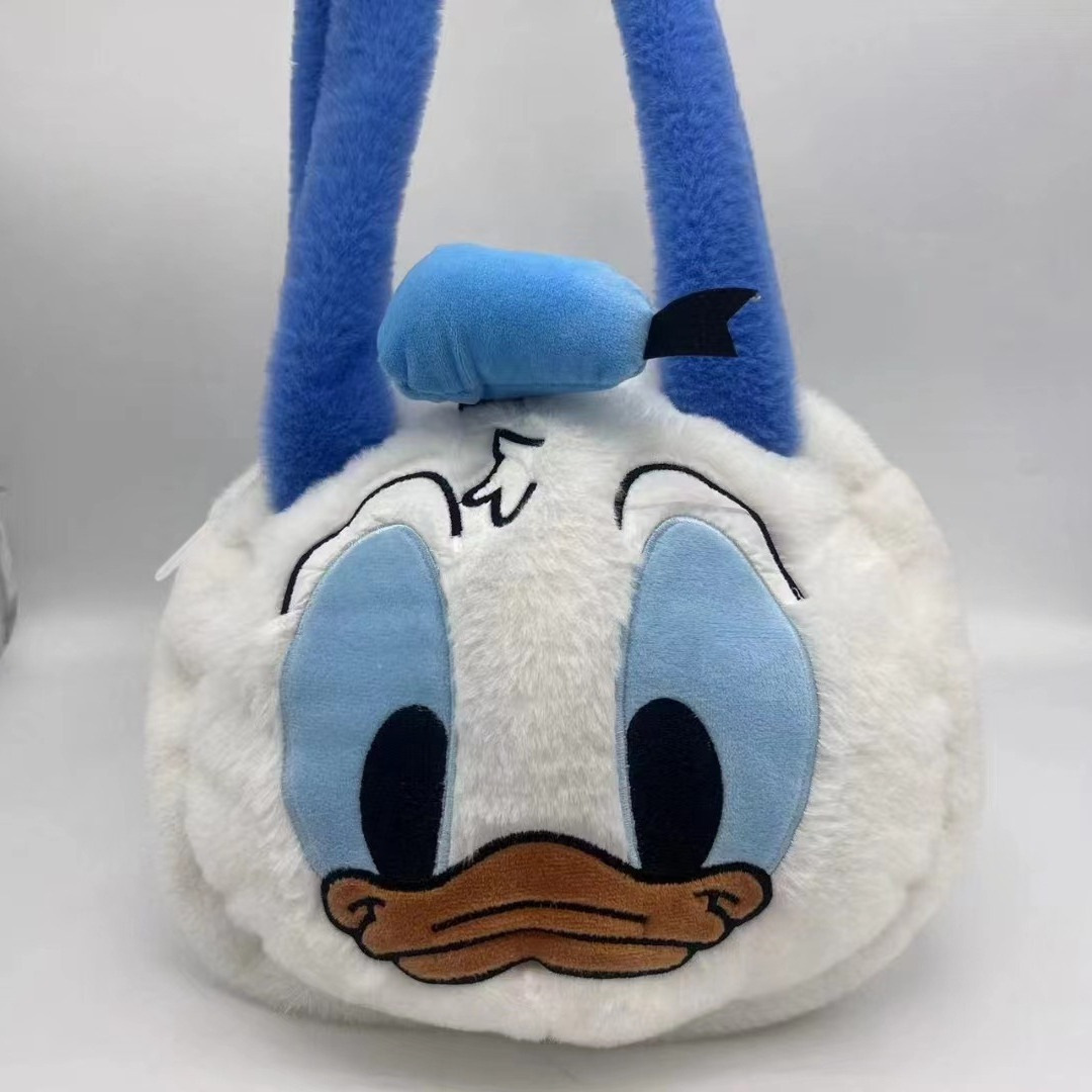 New cartoon handbag, underarm single-shoulder bag, cute Donald Duck plush bag, direct sales style by Chunqiu Bai Factory Application Scenario