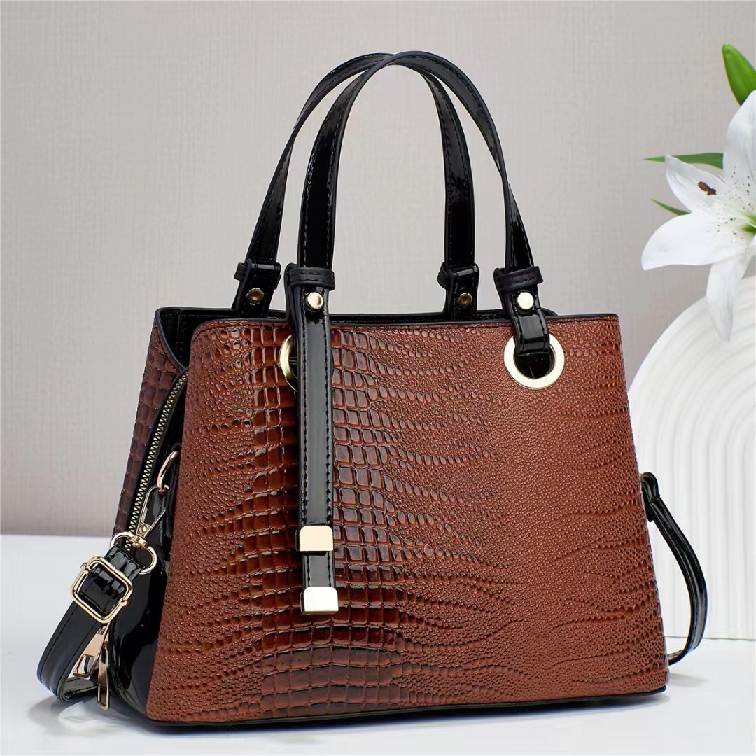 A stylish handbag with a large capacity for cross-border use, a new, trendy and elegant style. It is a crossbody commuter bag for middle-aged mothers and women Application Scenario
