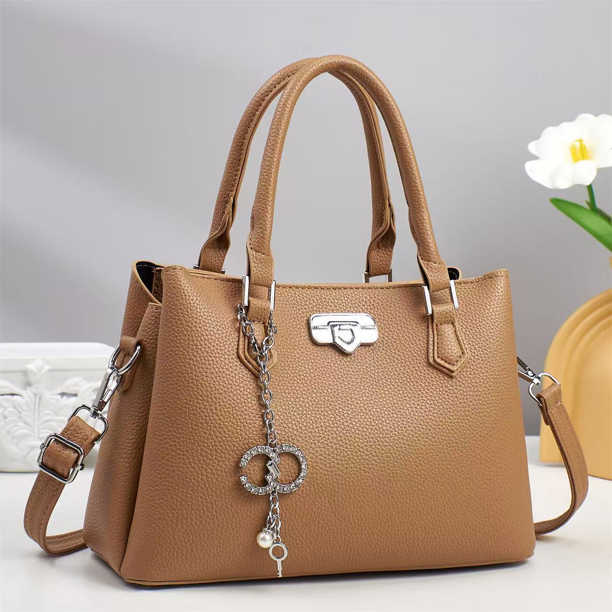 Cross-border simple ladies' commuting handbag 2025 new large capacity shoulder bag handbags gift for mom details Picture