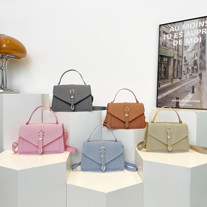 Korean trendy crossbody bag, commuter bag, fashionable casual bag for women, new 2025 new style, fashionable and simple mobile phone bag Application Scenario