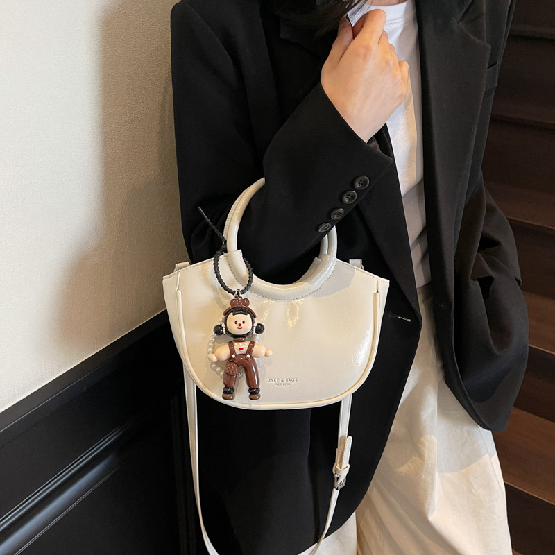 A stylish, sophisticated and high-end handbag for women, a new spring/Summer 2025 trend, versatile, simple and casual single-shoulder crossbody bag details Picture