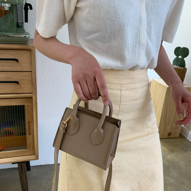 The new summer fashion, versatile and stylish crossbody bag for women in 2025 is a trendy mini bag full figure