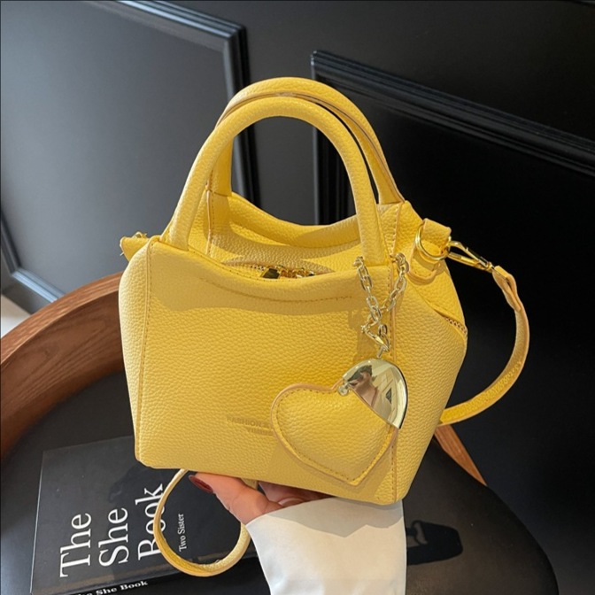 High-end, trendy and casual hand-held bucket bag for women, 2025 new Korean style, fashionable and niche design, single-shoulder crossbody bag full figure