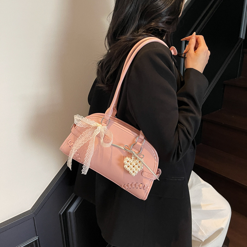 This stylish, simple and niche single-shoulder underarm bag is a versatile and casual commuter bowling bag for women. It is a new model handbag for 2025 Specification drawing