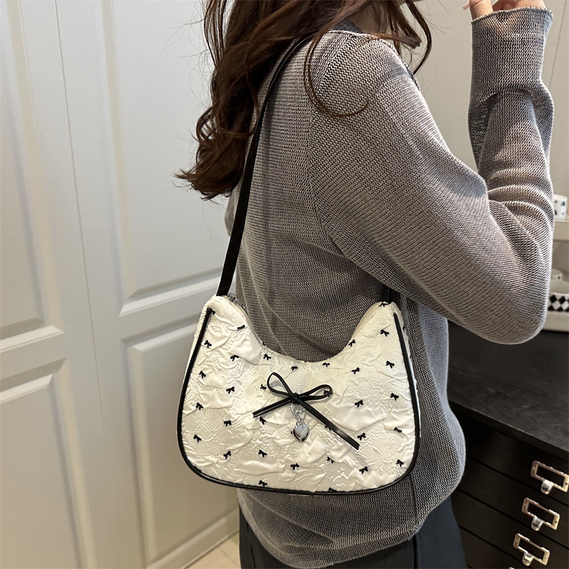 Korean-style sweet peffle-knit bow underarm bag, a high-end women's black and pink color contrast single-shoulder crossbody bag for commuting Specification drawing