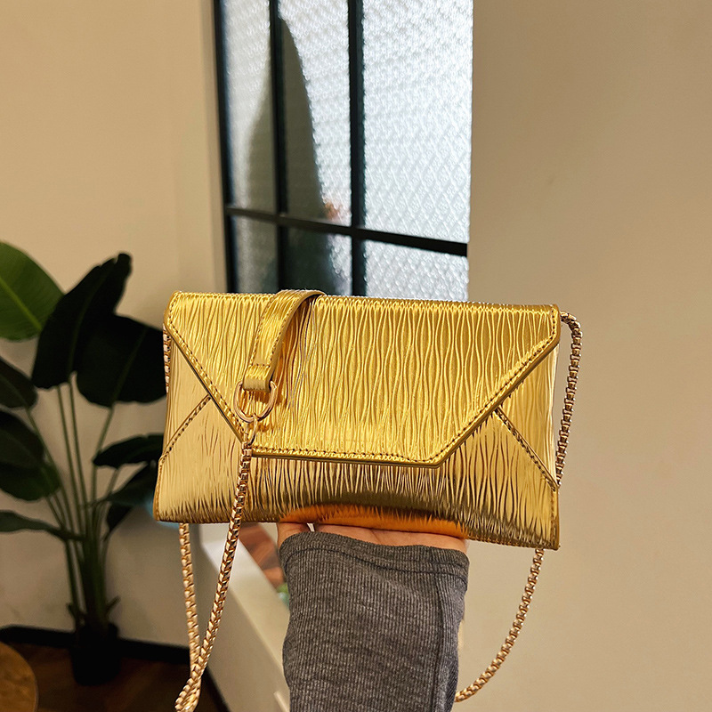 Cross-border European and American fashion pleated hand-held envelope bag for dinner, stylish and individual chain single-shoulder crossbody women's bag full figure