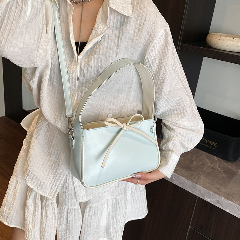 2025 New Korean-style simple bow handbag, a fashionable and versatile single-shoulder underarm bag for casual crossbody women Application Scenario