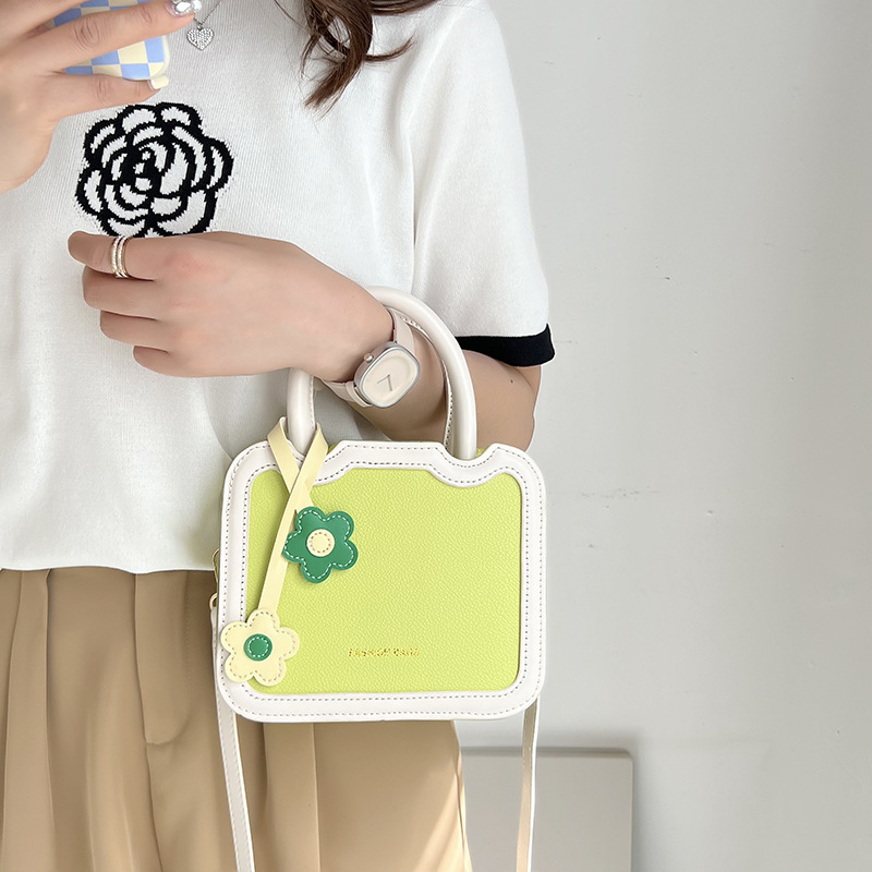 High-end quality small square bag 2025 new style popular handbag, versatile crossbody bag, niche color-blocking single-shoulder bag for women details Picture
