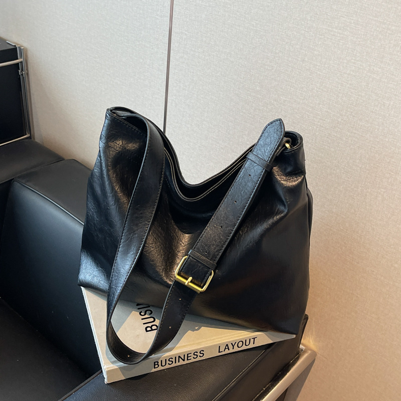 A simple and large-capacity bag for women, a new 2024 trendy Korean style single-shoulder crossbody bag, a versatile college student class bag Specification drawing
