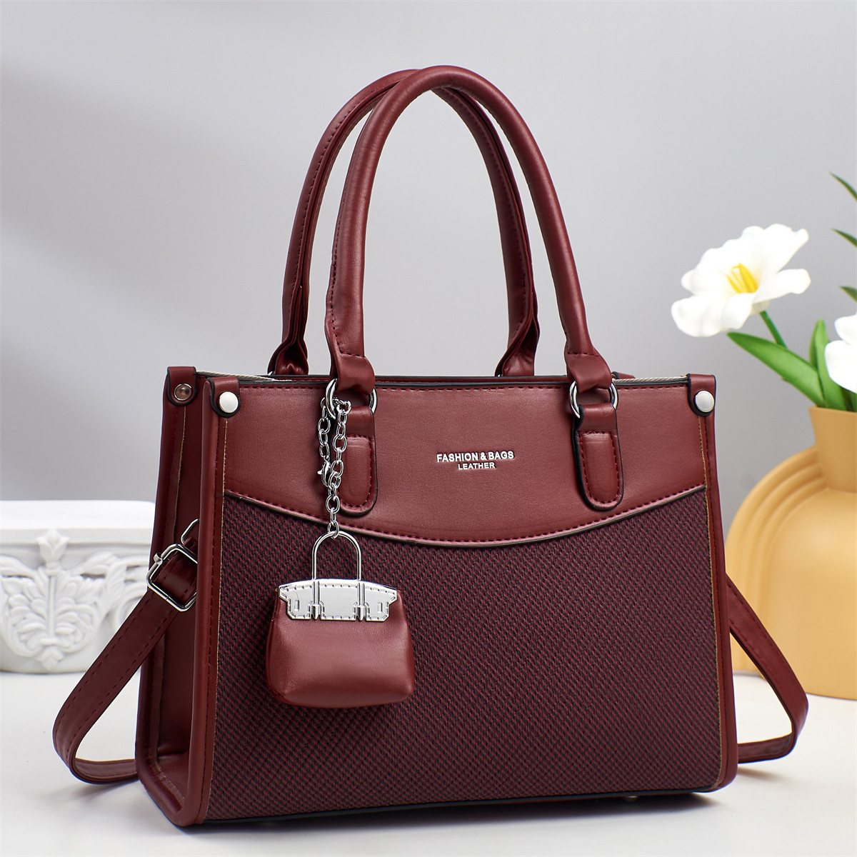 High-end hand-held shoulder bag, retro new women's bag, simple, fashionable and elegant commuter style tote bag, women's bag Specification drawing