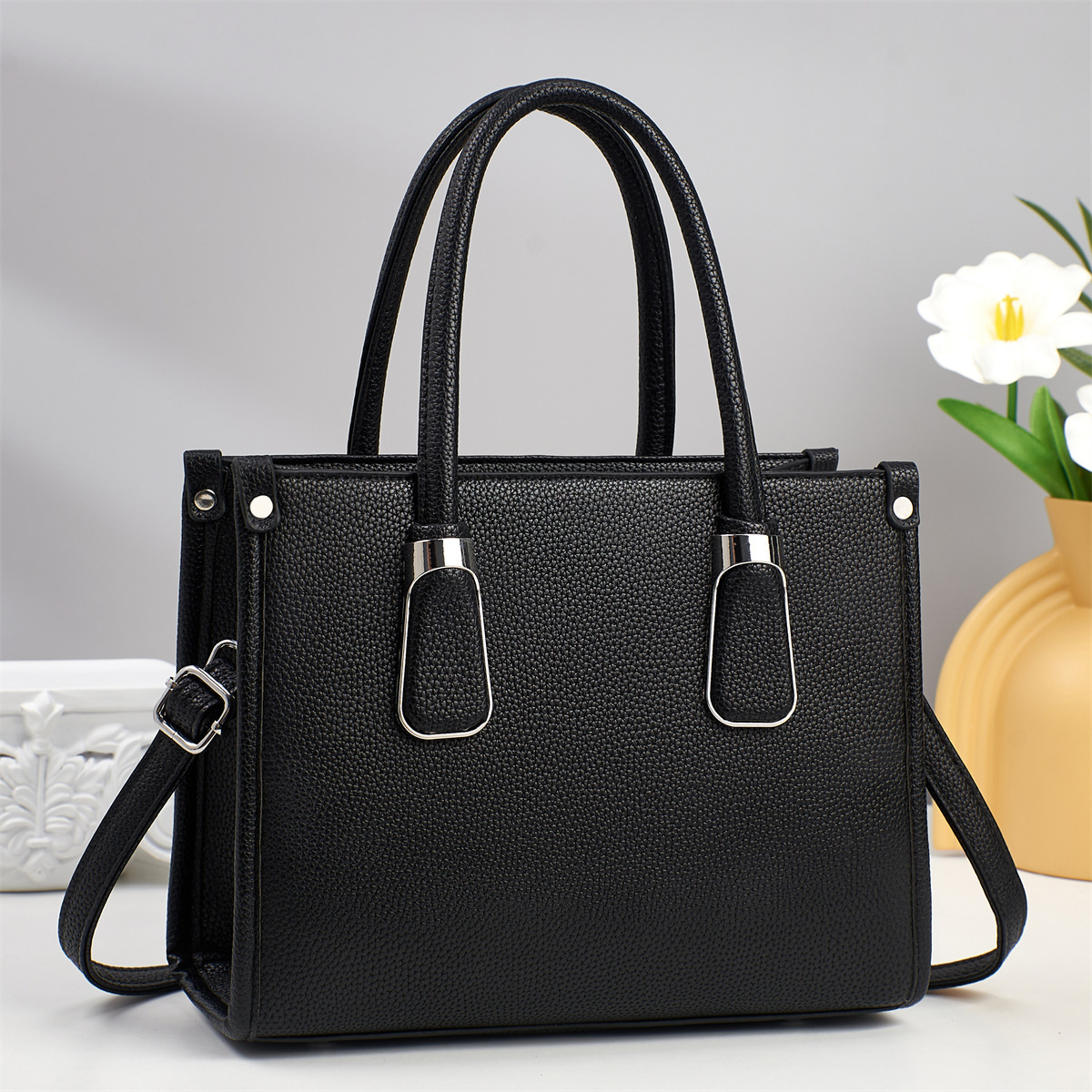Trendy new arrivals: Women's handbags, high-end commuter bags, new women's crossbody bags. The original factory is afraid to send them full figure