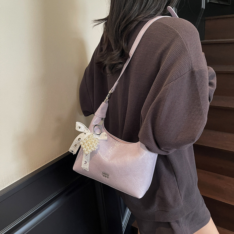 Trendy bestseller pleated handbag 2025 new style versatile and stylish women's bag, high-end crossbody bag, solid color single-shoulder bag details Picture