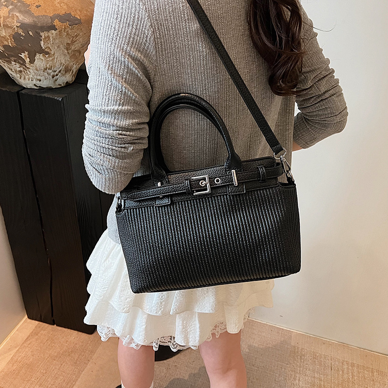 Retro, high-end, simple solid color handbag for women, 2025 new Korean version, fashionable, large-capacity single-shoulder crossbody bag for women details Picture