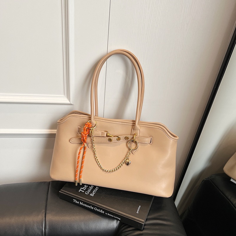 A simple and casual large-capacity single-shoulder underarm bag for women, a new trend and fashion for work and commuting in 2025 details Picture