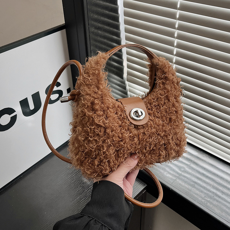 A Korean style Instagram trendy and fashionable casual single-shoulder bag for women, a new 2024 high-end crossbody bag for women full figure