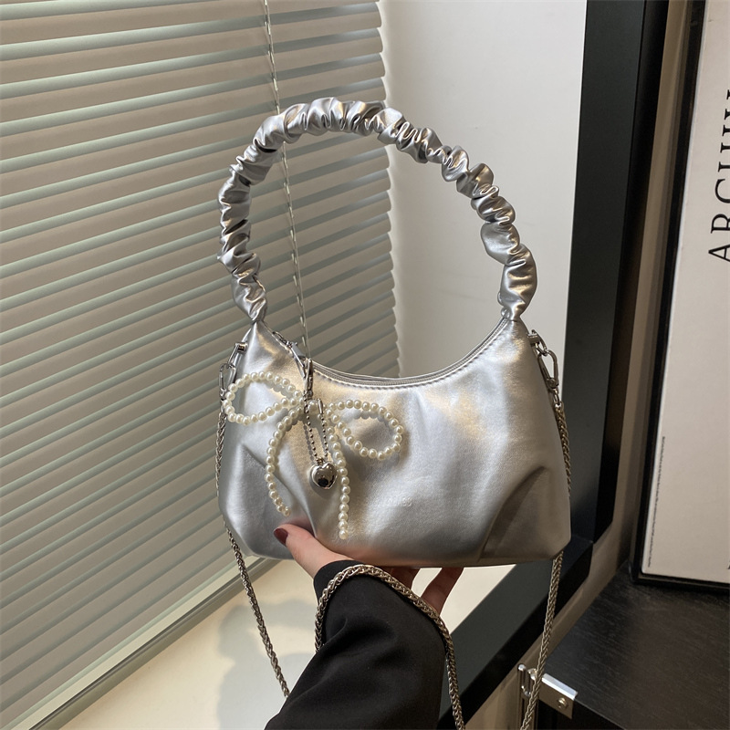 Silver handbag, a new and niche design chain crossbody bag for women in 2025, exudes a sense of sophistication in spring and summer for work full figure
