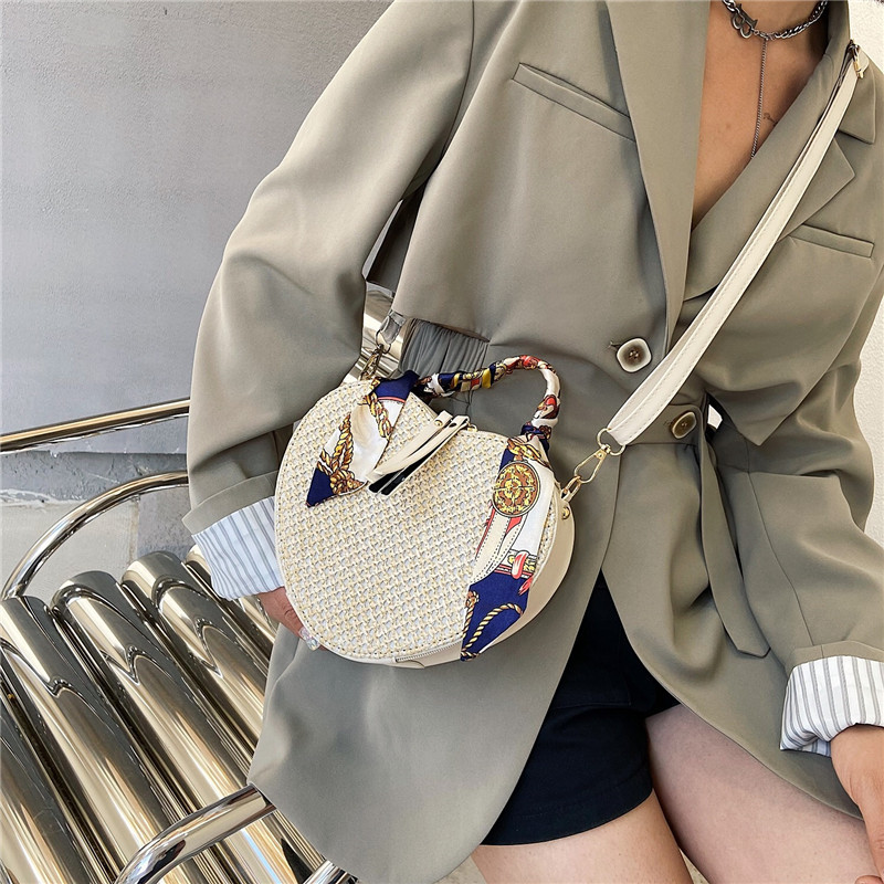 New cross-border woven bags for women: A fresh and cute girl's ribbon hand-held crossbody single-shoulder heart-shaped beach bag Specification drawing