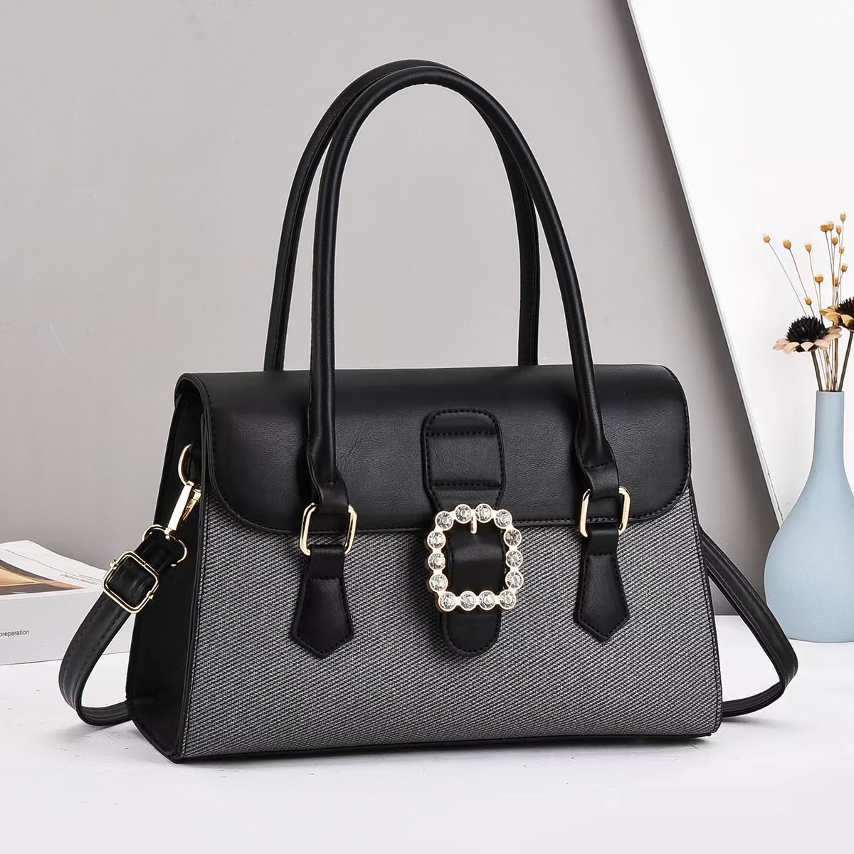 A versatile bestseller for foreign trade 2025 hand-held bill of lading shoulder crossbody new women's bag, elegant ladies' handbag, large capacity women's bag full figure