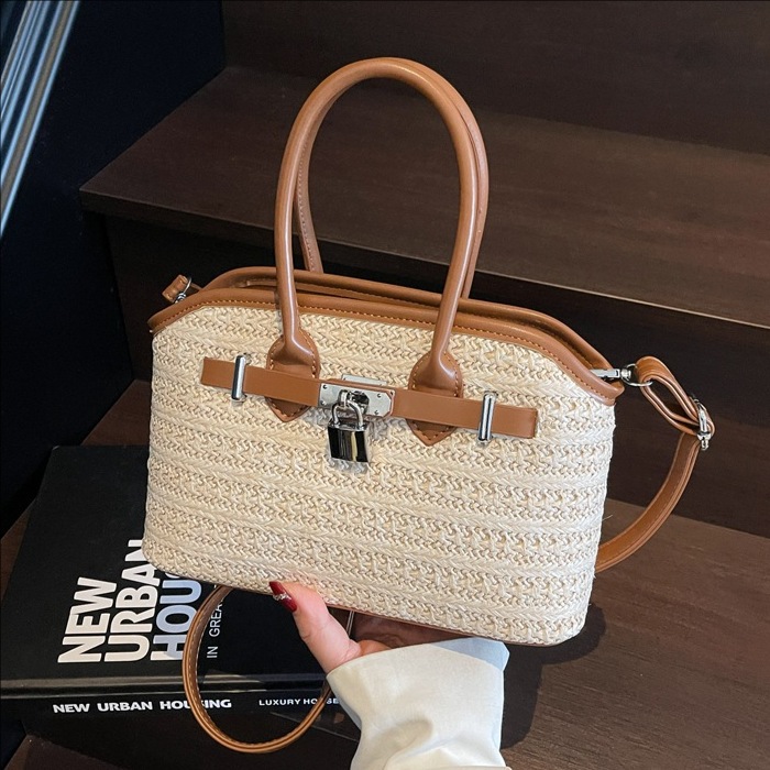 A high-end and stylish straw-woven hand-held small square bag for women, a new fashion and niche single-shoulder crossbody bag for work and commuting in 2025 full figure