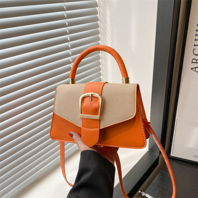 The 2025 hand-held small square bag is a fashionable spring new simple commuting bag with a niche design and a retro single-shoulder crossbody bag full figure