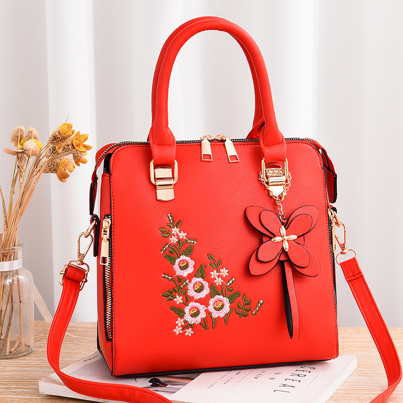 Factory direct sales of women's bags 2022 new style crossbody bags, middle-aged fashion embroidered handbags, cross-border foreign trade consignment Application Scenario