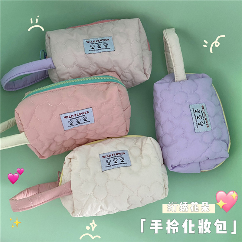 110121 Korean quilted flower hand-held makeup bag, ins storage pen case, cute girl clutch, portable details Picture