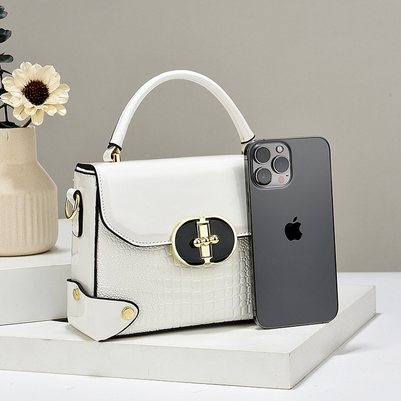 The 2024 new Korean-style solid-color small square bag is a popular hand-held, fresh and simple single-shoulder bag with a checkered pattern and a versatile look details Picture