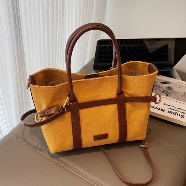 The 2025 new style of fashionable single-shoulder bag, high-end crossbody bag, color-blocking hand-held mother-and-child bag, versatile tote bag full figure